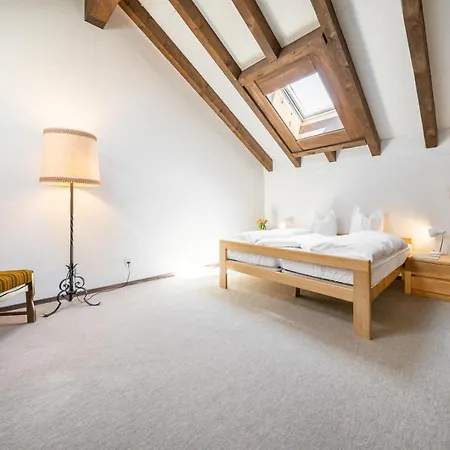 4402 Geraeumige, Zweckmaessig Eingerichtete Maisonette-wohnung Mit Mit Blick Auf Engiadina 武尔佩拉