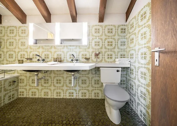 Appartamento 4402 Geraeumige, Zweckmaessig Eingerichtete Maisonette-wohnung Mit Mit Blick Auf Engiadina *