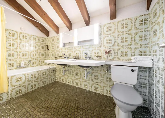 4402 Geraeumige, Zweckmaessig Eingerichtete Maisonette-wohnung Mit Mit Blick Auf Engiadina *