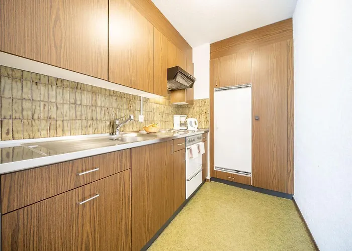 4402 Geraeumige, Zweckmaessig Eingerichtete Maisonette-wohnung Mit Mit Blick Auf Engiadina *