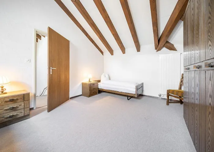 4402 Geraeumige, Zweckmaessig Eingerichtete Maisonette-wohnung Mit Mit Blick Auf Engiadina * Вулпера