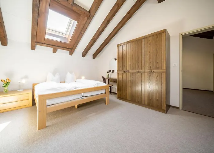 4402 Geraeumige, Zweckmaessig Eingerichtete Maisonette-wohnung Mit Mit Blick Auf Engiadina Апартаменты