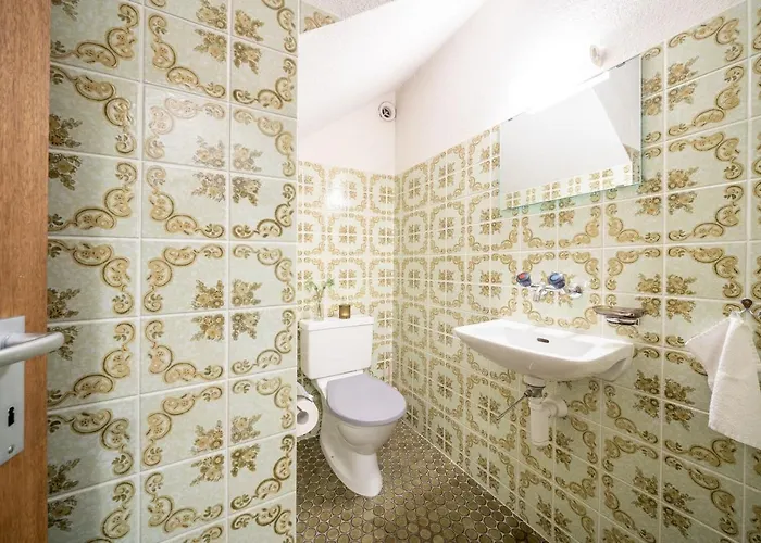 4402 Geraeumige, Zweckmaessig Eingerichtete Maisonette-wohnung Mit Mit Blick Auf Engiadina Апартаменты *