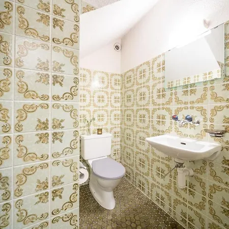 4402 Geraeumige, Zweckmaessig Eingerichtete Maisonette-wohnung Mit Mit Blick Auf Engiadina Lägenhet *