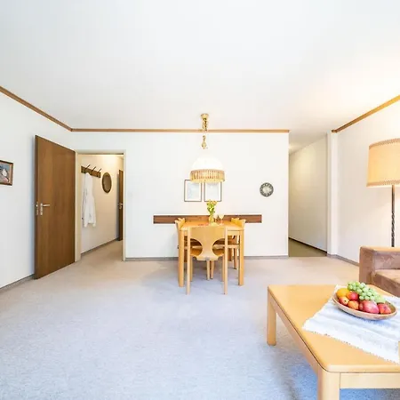 4402 Geraeumige, Zweckmaessig Eingerichtete Maisonette-wohnung Mit Mit Blick Auf Engiadina Lägenhet Vulpera