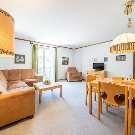 Lägenhet 4402 Geraeumige, Zweckmaessig Eingerichtete Maisonette-wohnung Mit Mit Blick Auf Engiadina